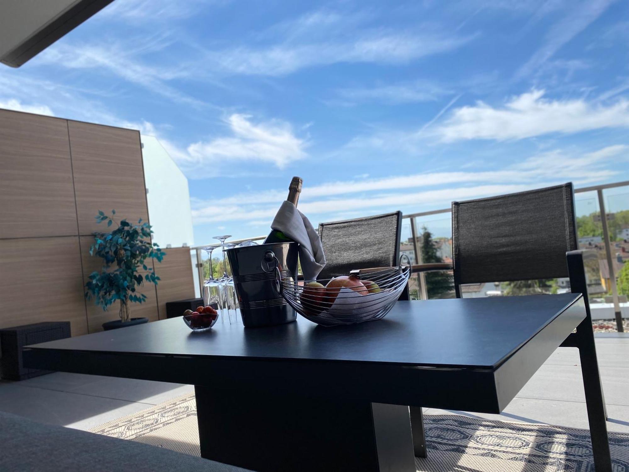 Penthouse Apartment Mit Alpenblick Friedrichshafen Eksteriør billede